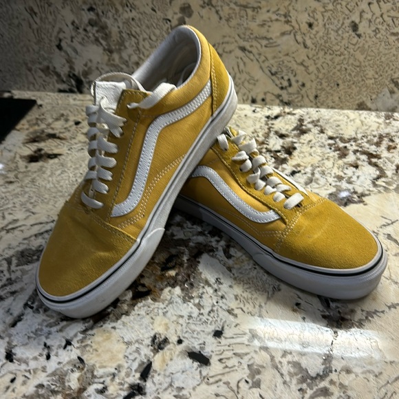 Women’s Vans like new. Iconic Sidestripe. Suede and canvas uppers. Lace-ups. - Picture 1 of 6